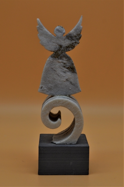 Goldmarmorengel auf Locke